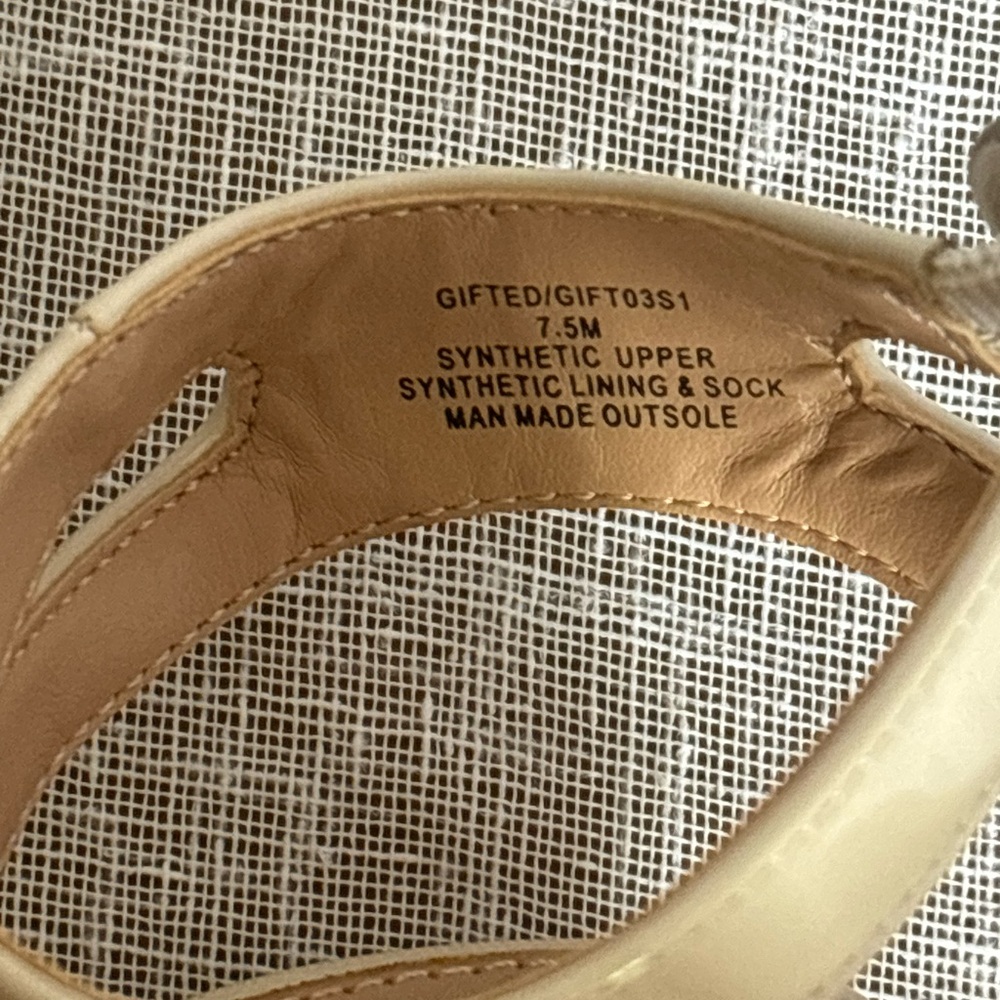 NWOB Steve Madden SZ 7.5 "GIFTED" Ivory Women's Cream Buckle Block Sandals Heels - Picture 8 of 9